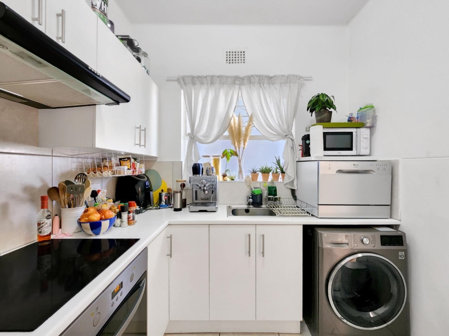 To Let 1 Bedroom Property for Rent in Vredehoek Western Cape